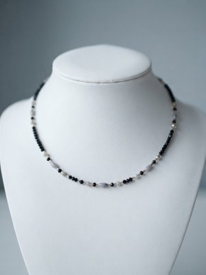Siyah Kristal & Gri Sedef Choker Kolye