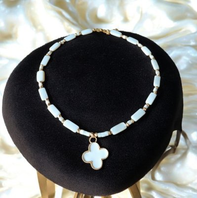 Sedef Doğal taşlı Van Cleef Tasarım Kolye
